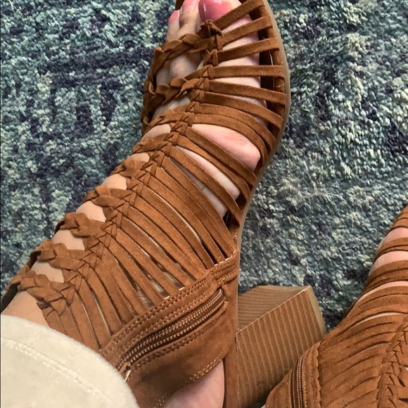 Guess suede sandals. - Picture 3 of 7